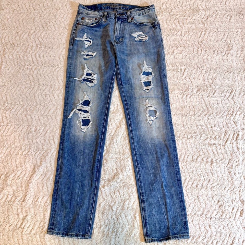 American Eagle Women’s Straight Leg Distressed Jeans Size 29x34 contrast wash